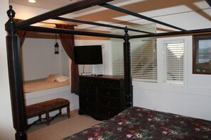 3 bedrooms, travel crib, free WiFi, bed sheets