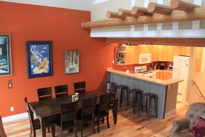 Dining - Ski in-Ski out direct to lift, New hot tub, wi-fi, Big Sky, Mountain views (big sky)