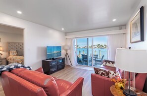 Smart TV, books, printers - Superb Riverfront Condo (Marco Island)