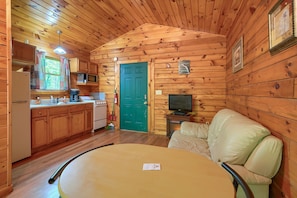 DVD player - Blue Rose Cabins - Cupids Cabin (Logan)