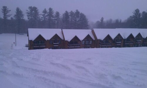 Pleasant Mountain Condo Ski in Ski out