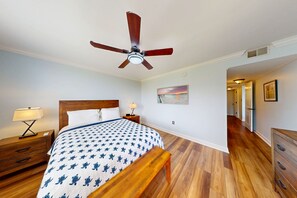 2 bedrooms, iron/ironing board, free Internet, bed sheets