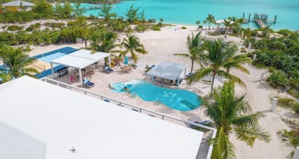 Nueva casa de lujo frente a la playa: ¡cerca de los famosos cerdos nadadores y más!