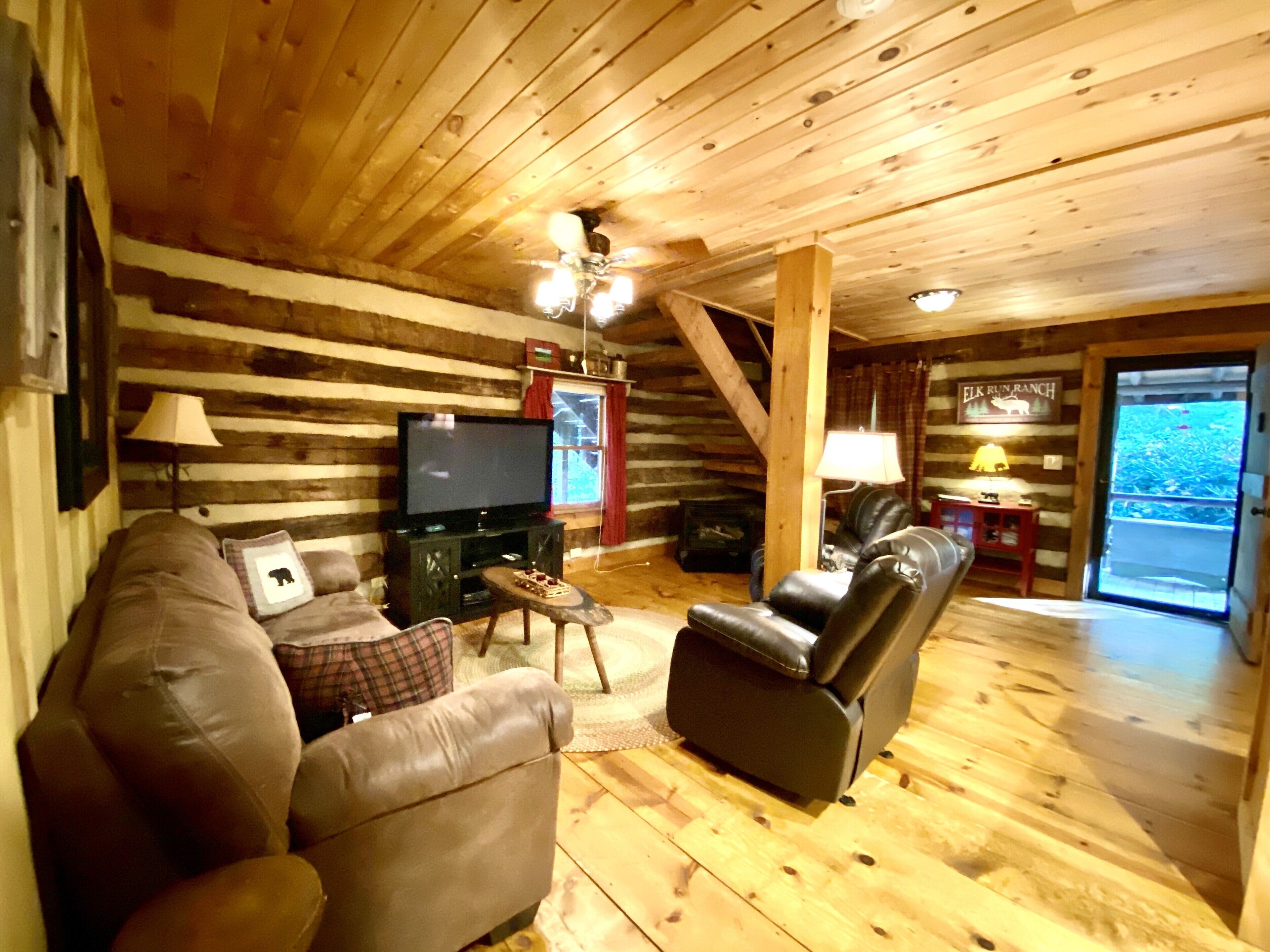 West Jefferson - Enjoy WiFi, Creek, Firepit & Deer.