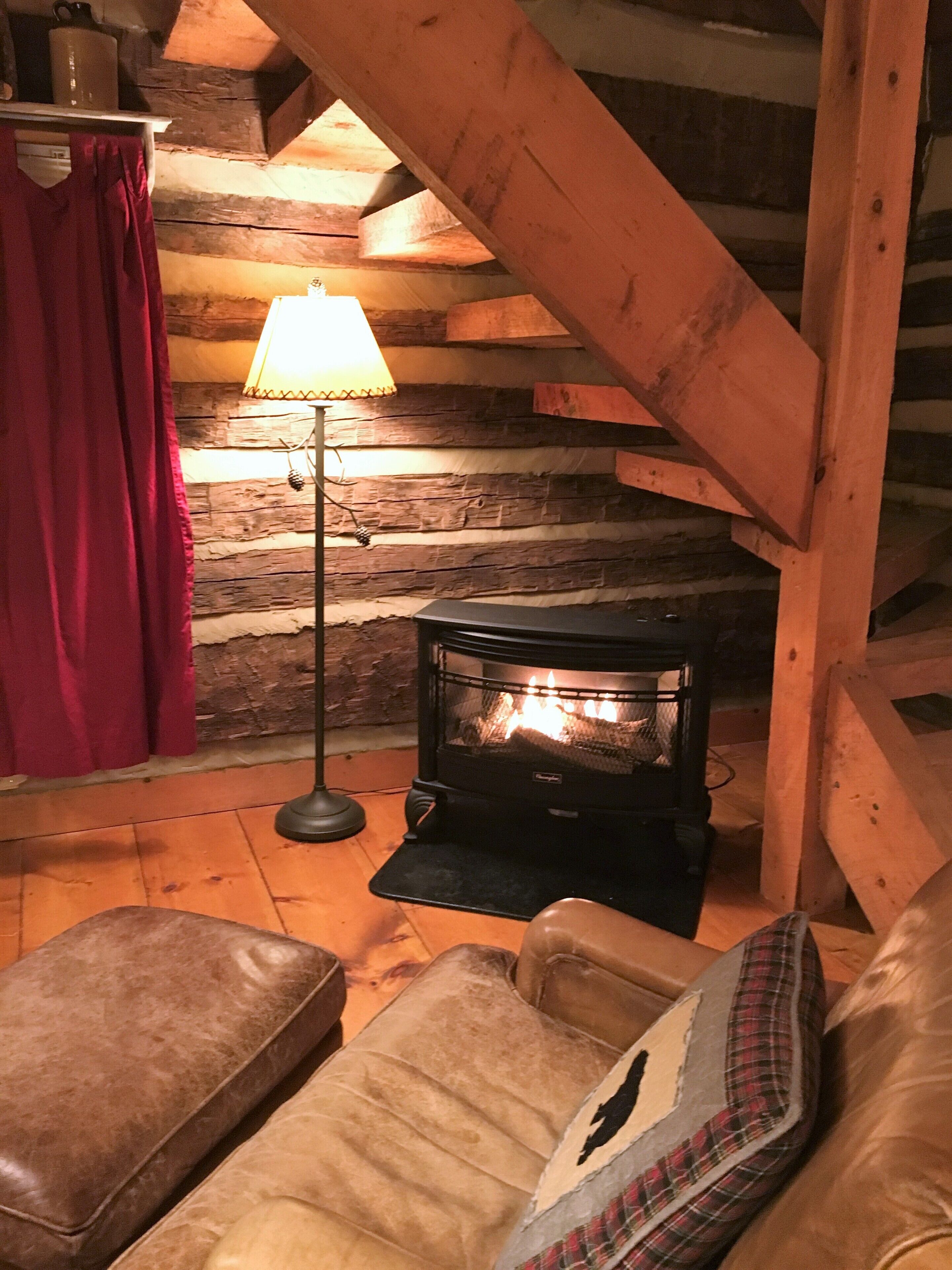 West Jefferson - Enjoy WiFi, Creek, Firepit & Deer.