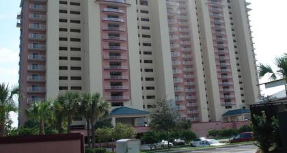 Magnifique condo au bord de l'eau Ă quelques minutes de Disney