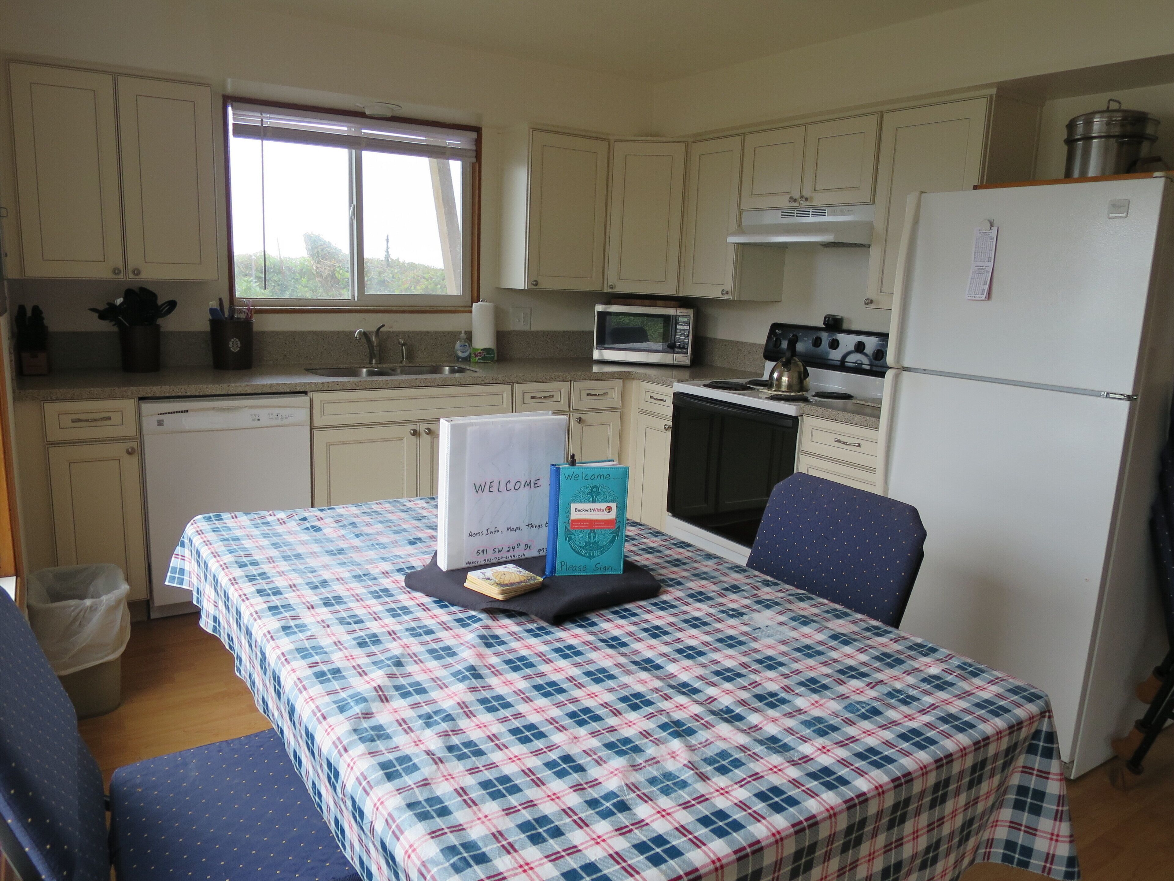 ** SPECIAL RATES**  Beautiful views  -- WiFi -- W/D - Sleeps 12