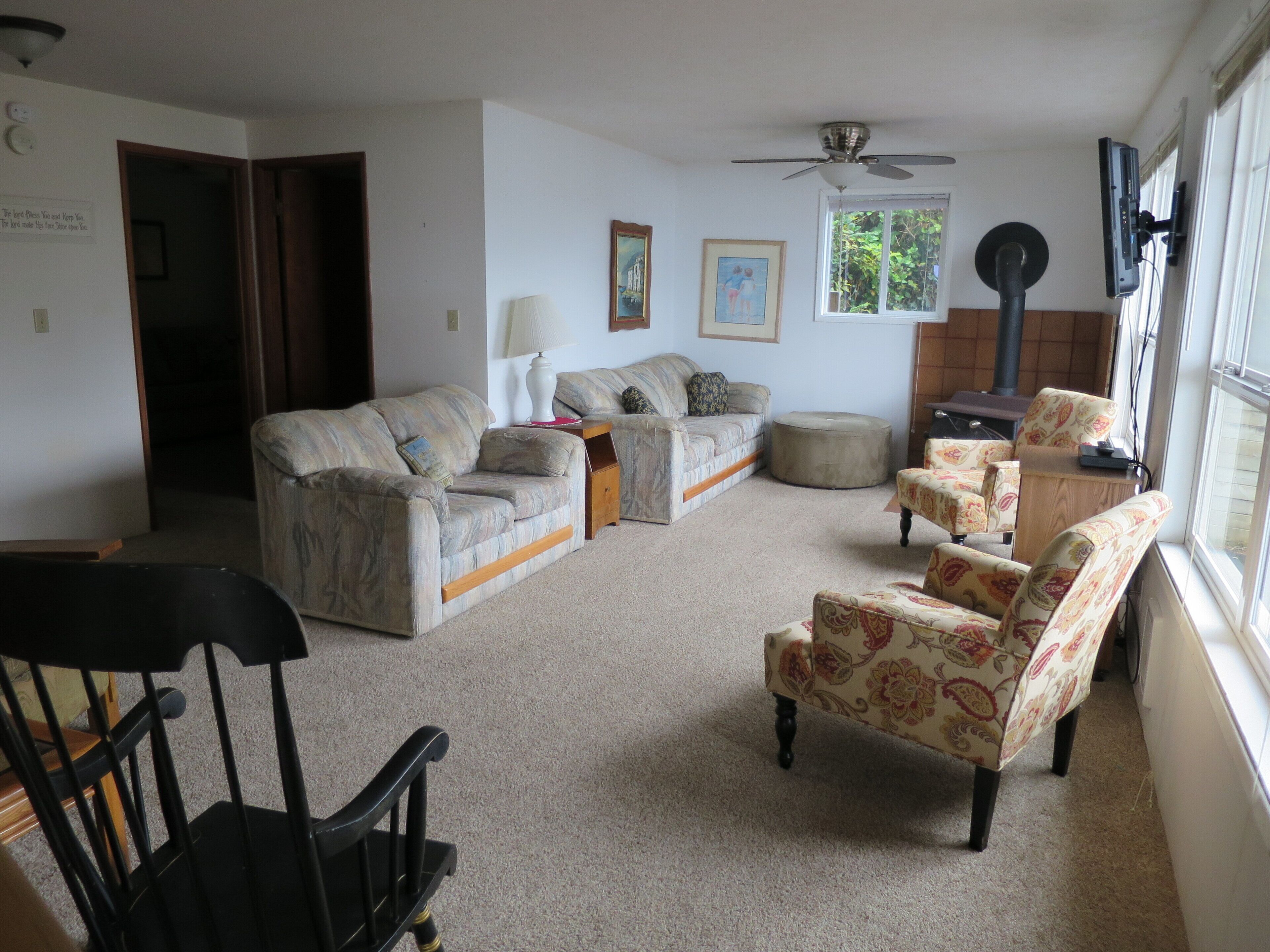 ** SPECIAL RATES**  Beautiful views  -- WiFi -- W/D - Sleeps 12