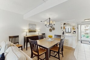 Dining - Bright Condo with Full Kitchen, Shared Pools, Hot Tub, Beach Access, and More (Hilton Head)