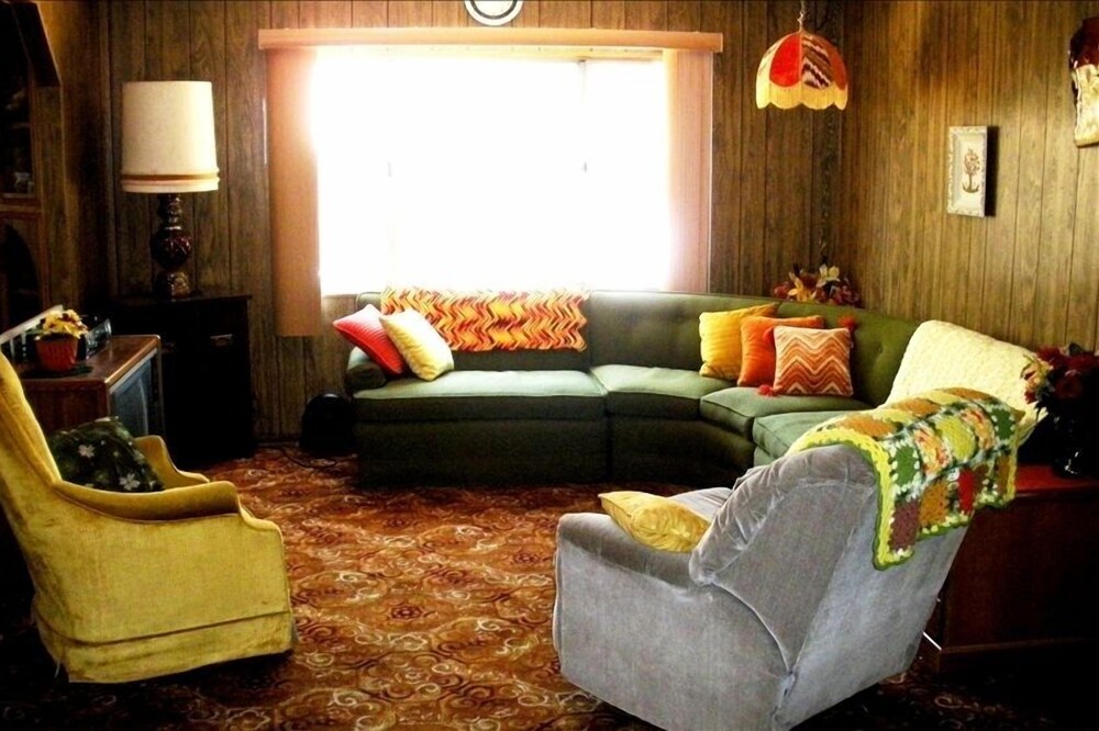 IN CARSON CITY! Conveniently central to Reno, Lake Tahoe, Truckee,Virginia City