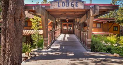 Dog-friendly cabin with pool & hot tub - near hiking/skiing