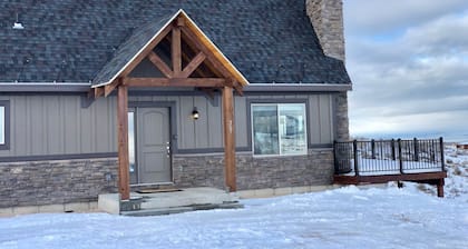UUSI LUETTELO !!! Kaunis upouusi Bear Lake Lodge - vuodepaikkoja 14