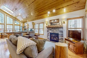 TV, fireplace, DVD player