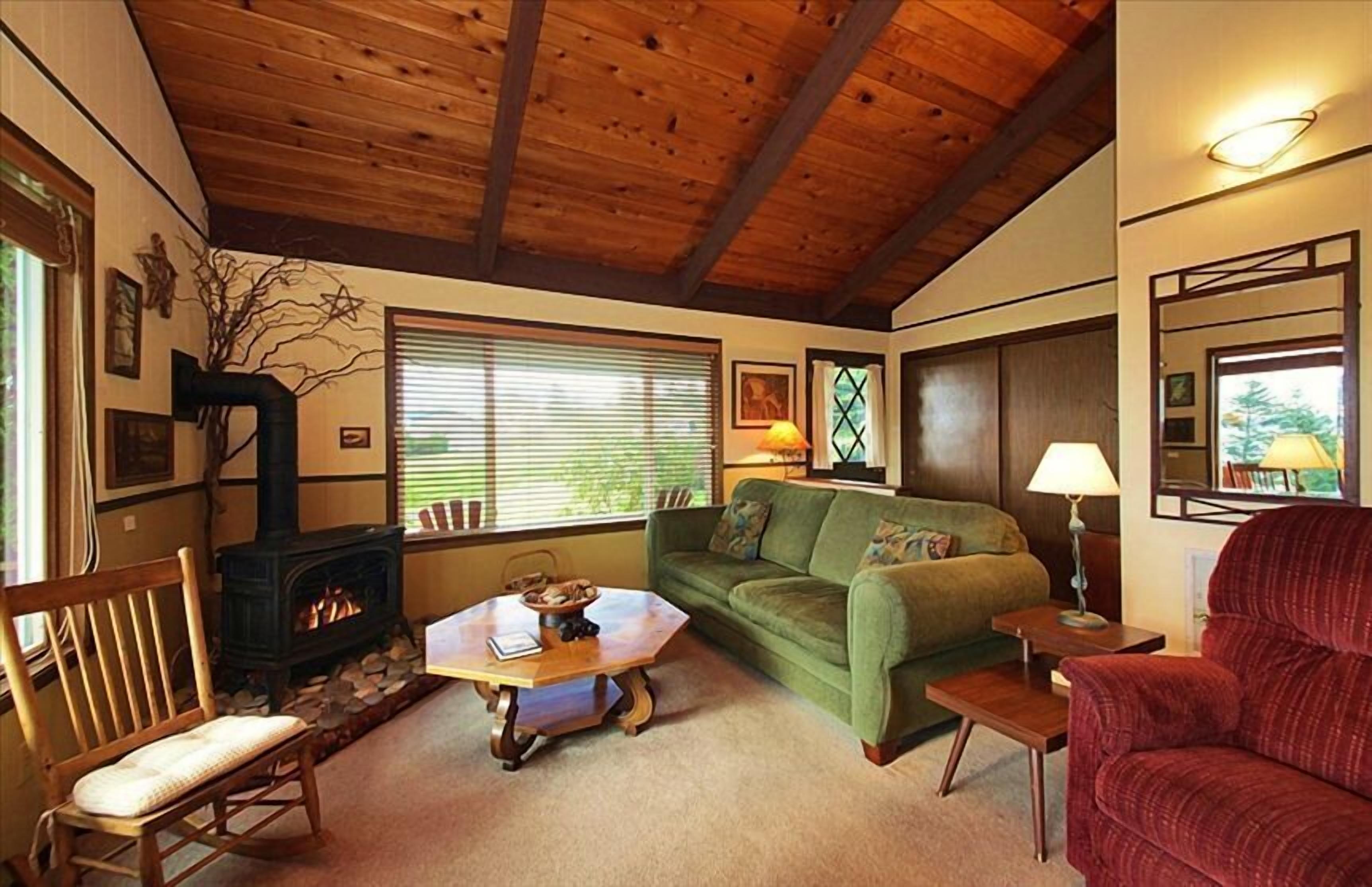 Romantic and Charming Cottage on One Acre High Bluff View Lot!