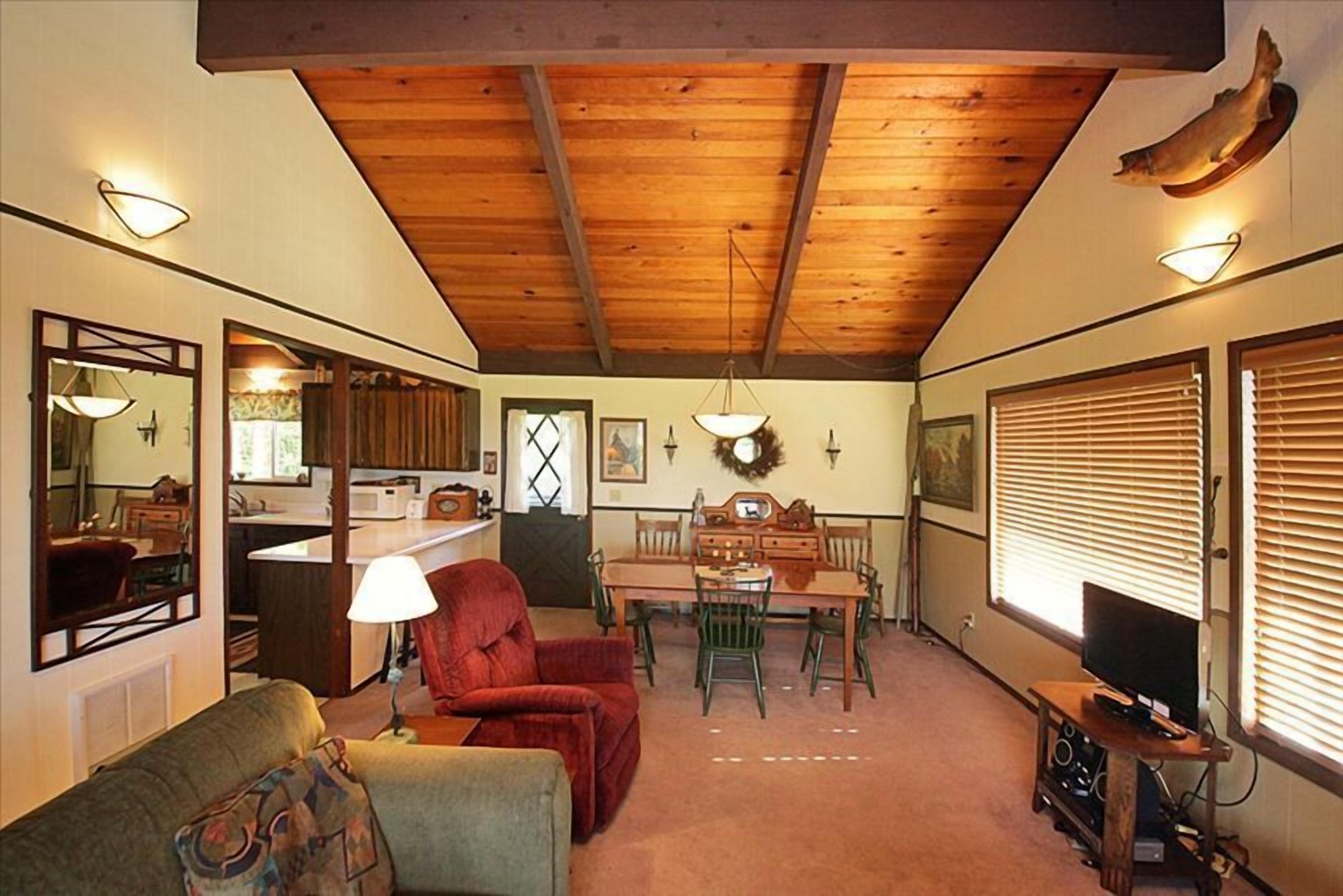 Romantic and Charming Cottage on One Acre High Bluff View Lot!