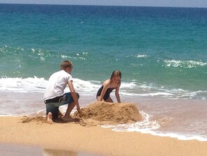 Beach nearby, sun loungers, beach towels