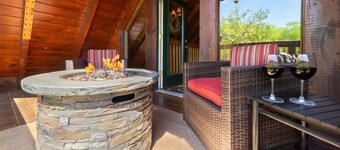 MOUNTAIN COVE CABIN- LUXUS, PET FRIENDLY CABIN- POOL TISCH / HEISSE WANNE / FEUERGRUBE