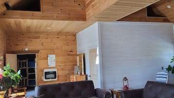 Kamin, Bücher, Stereoanlage