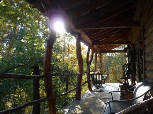 Private and Artistic cabin, Pet friendly, no cleaning fee