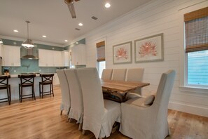 Dining - Making Memories at Carillon Beach! Short walk to beach! A perfect family getaway (Panama City Beach)