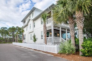 Exterior - Making Memories at Carillon Beach! Short walk to beach! A perfect family getaway (Panama City Beach)