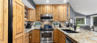 Keystone Ski Resort w/ Free Shuttle, Pet Friendly, Private Hot Tub, Pool Access!