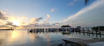 3-Bedrooms Private Sandy Beach Sunsets+Pier+Heated Pool+Bike+Kayak+Founders Park