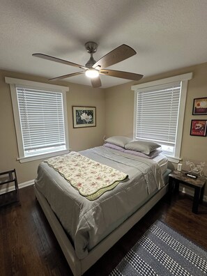 3 habitaciones, escritorio, tabla de planchar con plancha y wifi gratis 