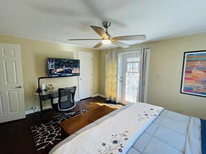 3 bedrooms, desk, iron/ironing board, free WiFi