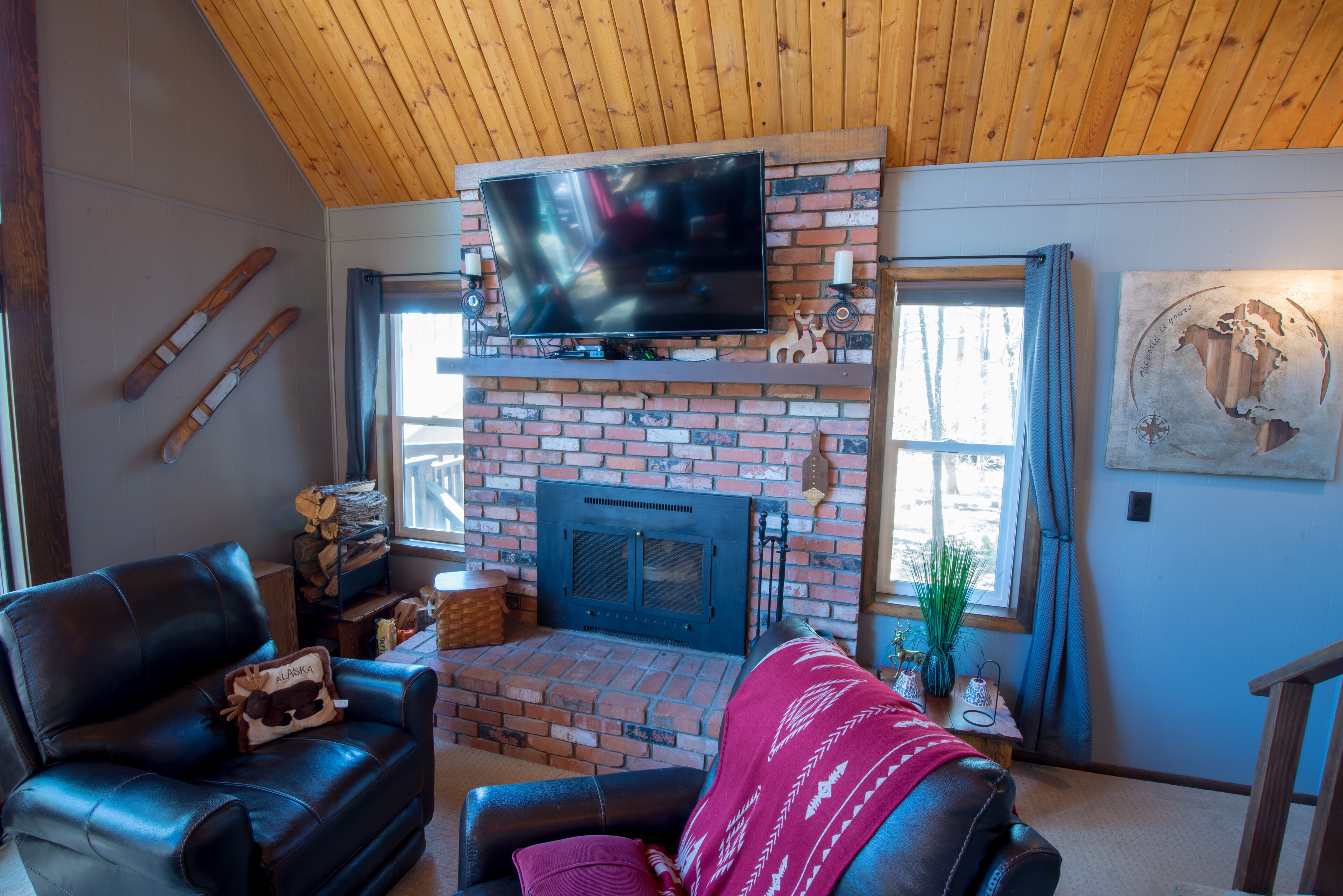 Beautiful Cabin In The Pines On Cul-de-sac