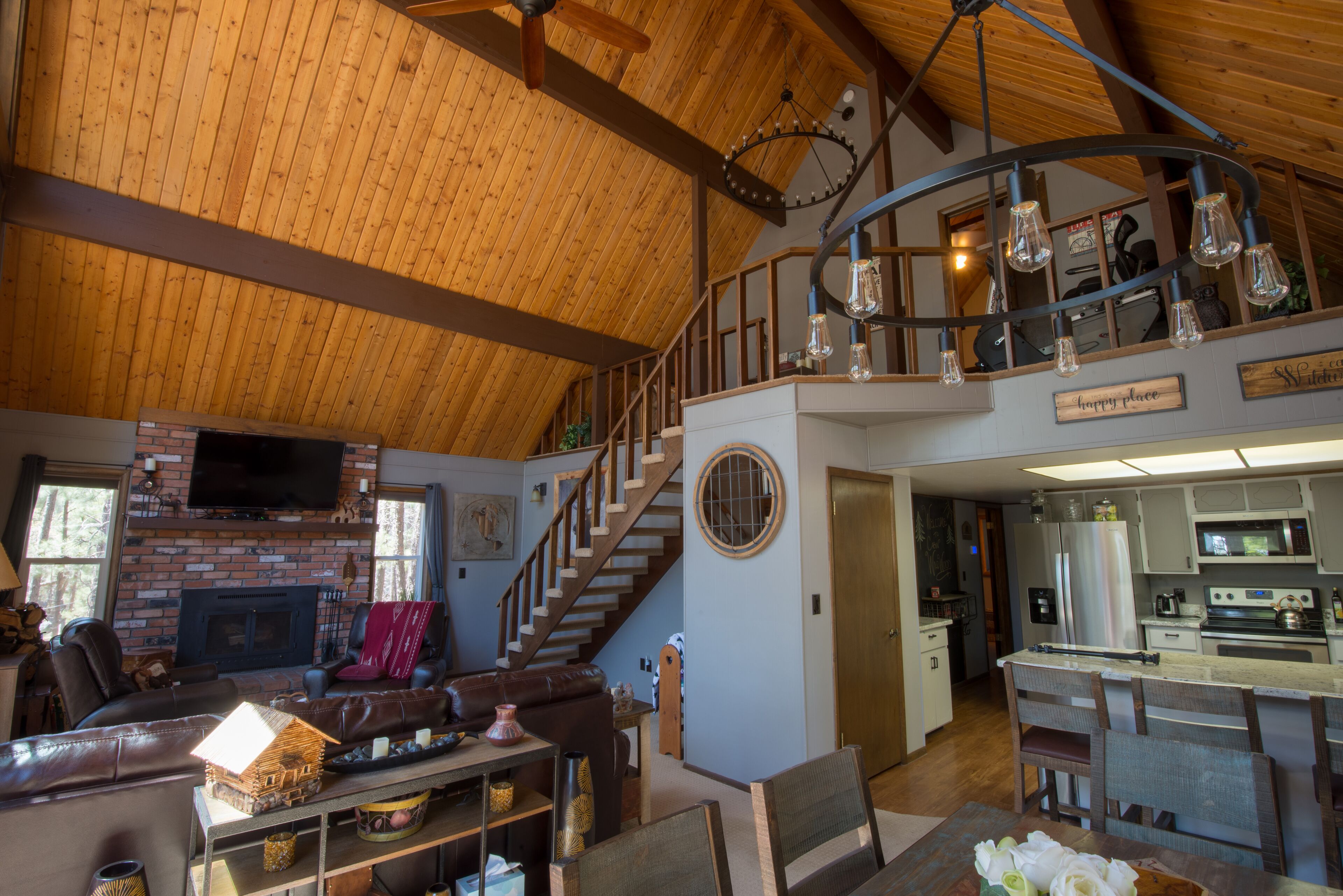 Beautiful Cabin In The Pines On Cul-de-sac