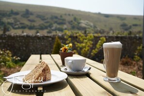 2 restaurants, lunch served - Tottington Manor (Henfield)