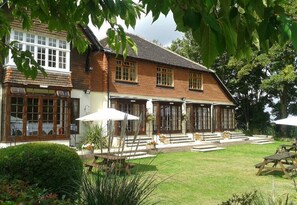 Vista frontal de la propiedad