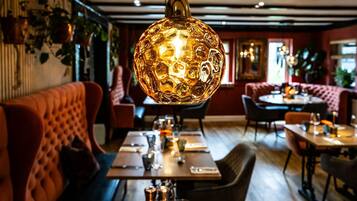 2 restaurants servant le déjeuner