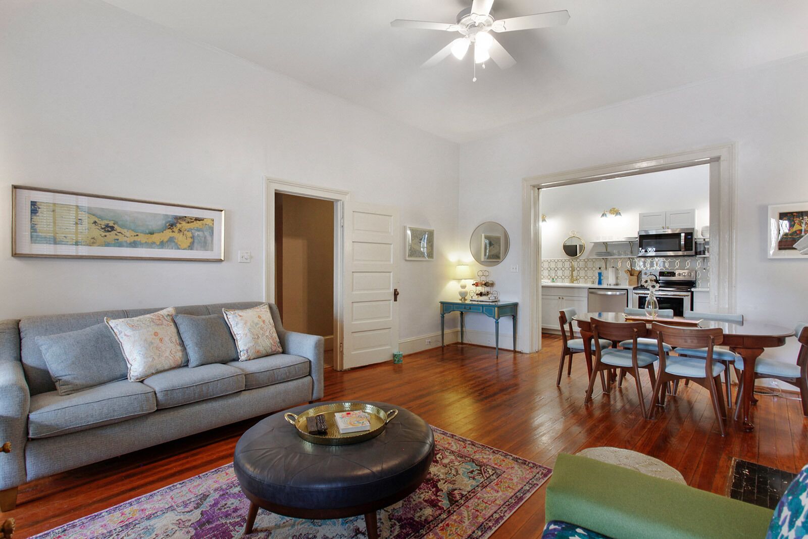 Porch Lovers Dream: 2 King Beds, Free Easy Parking