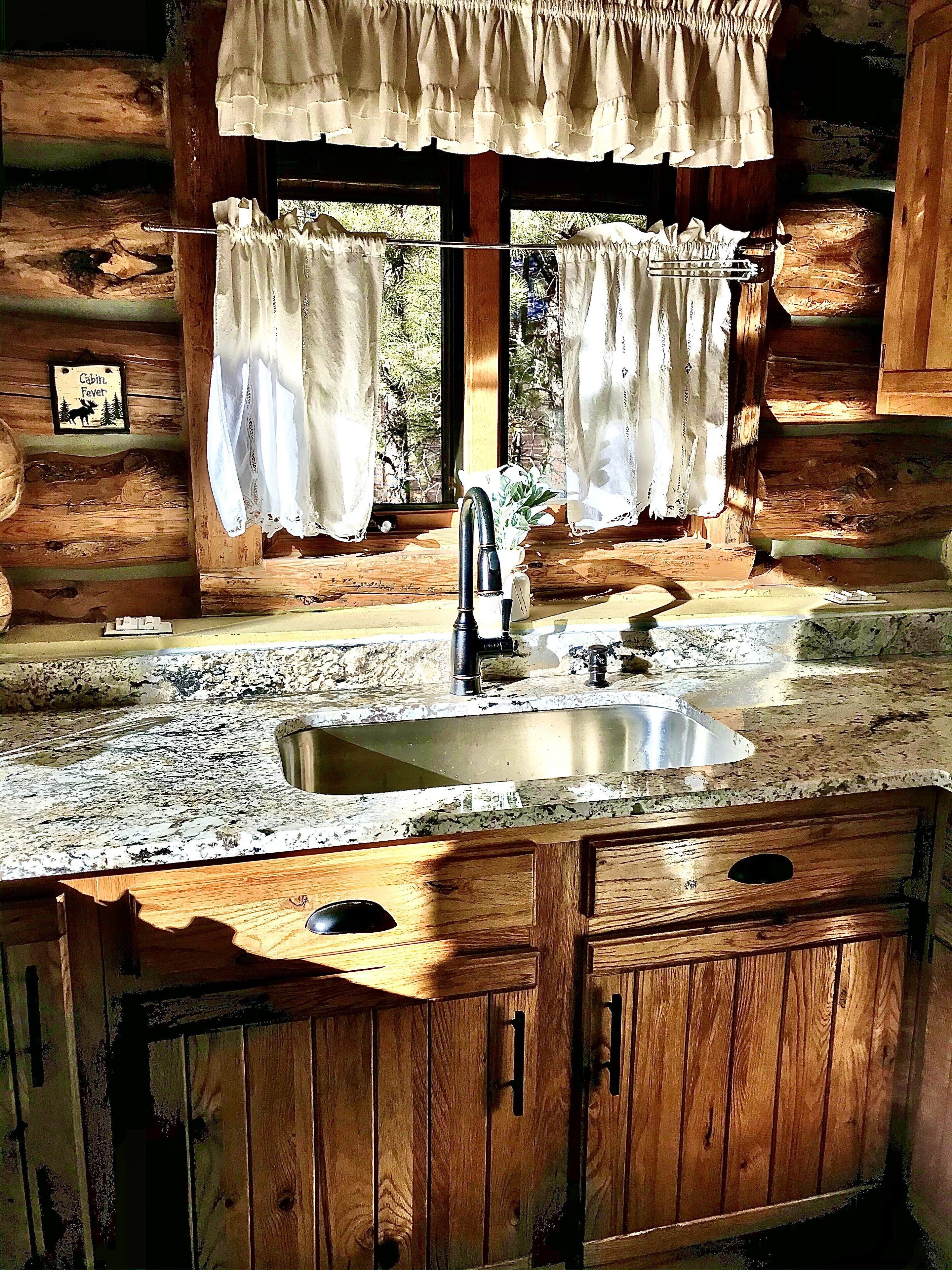 Hummingbird Haven/Cozy Log Cabin/Skiing/Free WiFi