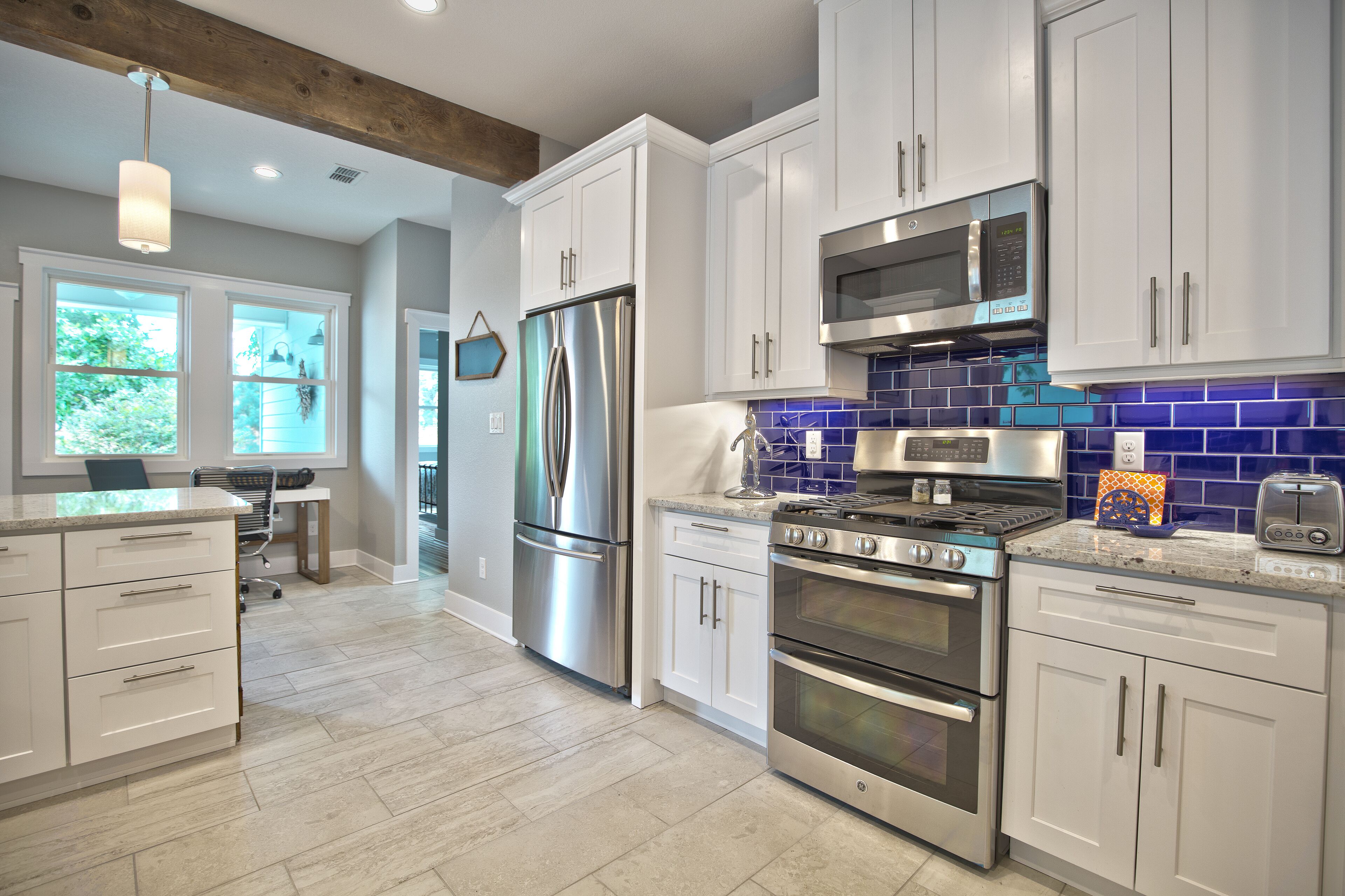 Lovely Like New Home in Cultural District offering EV Charger close to Dickies!