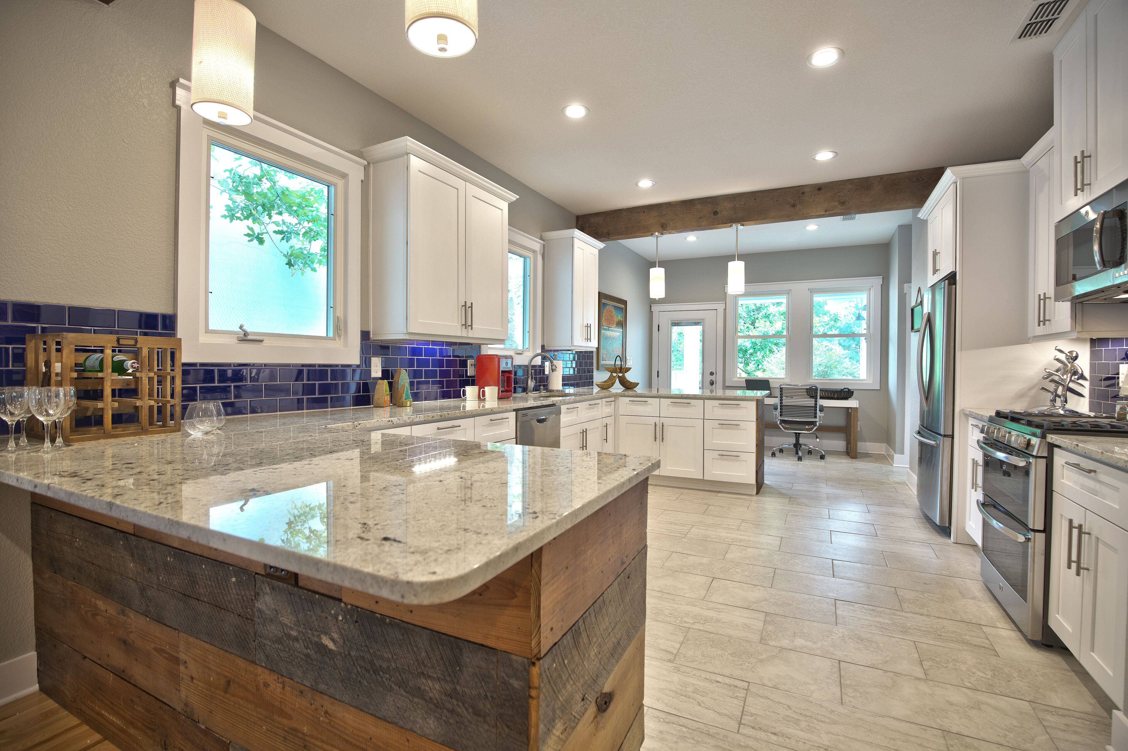 Lovely Like New Home in Cultural District offering EV Charger close to Dickies!