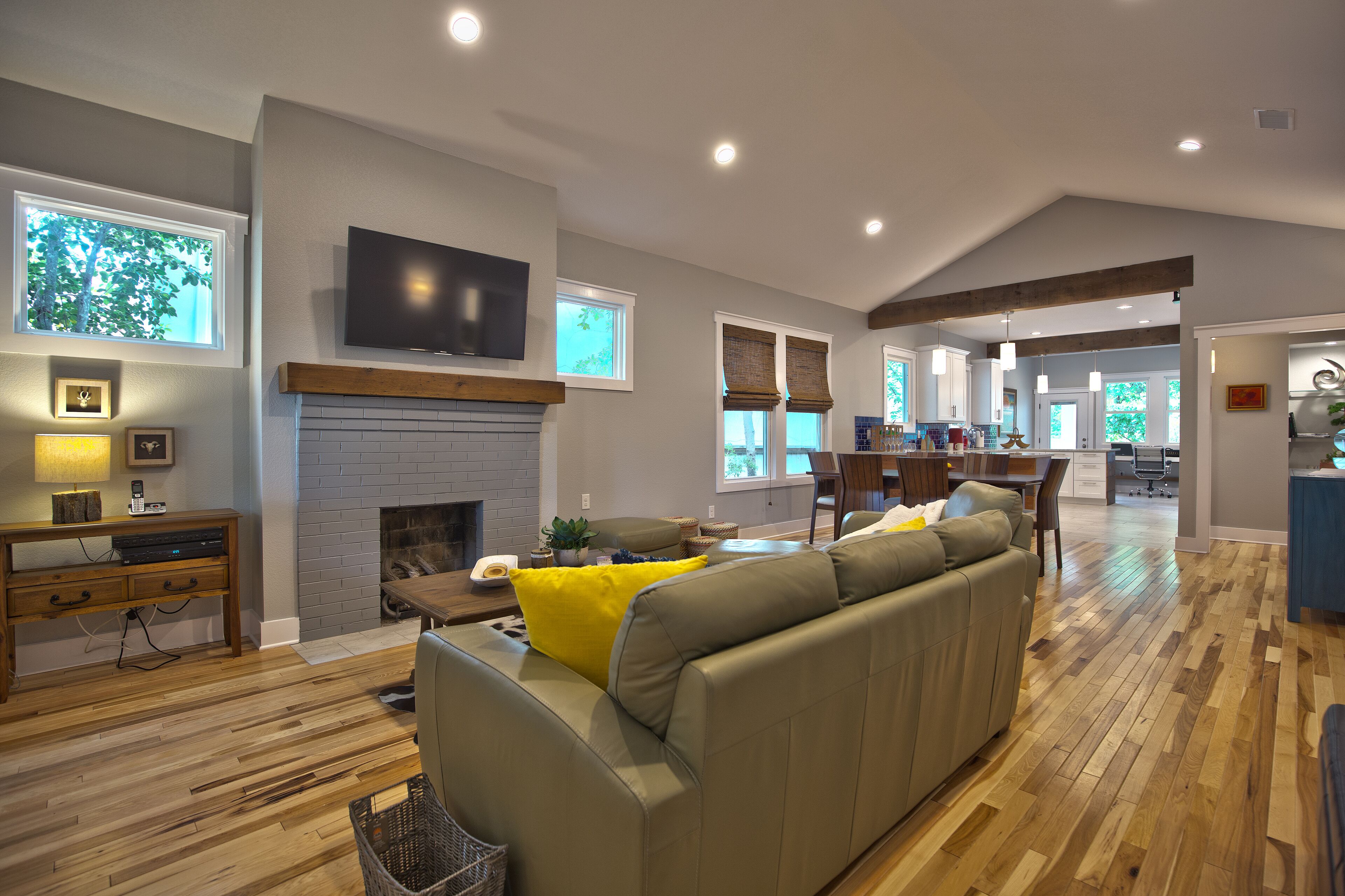 Lovely Like New Home in Cultural District offering EV Charger close to Dickies!