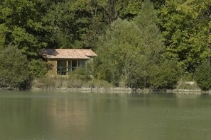 Cottage, 2 Bedrooms, Terrace | Lake view - Les chalets de la héronnière (Chef-Boutonne)