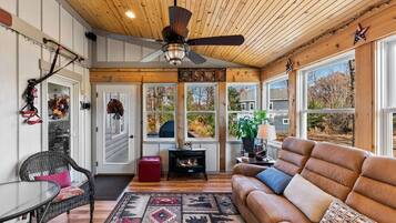 Smart TV, fireplace, DVD player