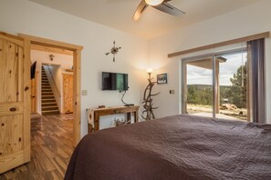 3 bedrooms, desk, free WiFi, bed sheets - Custom Home with Two Private Master Suites and Heated Garage (Angel Fire)