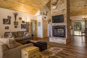 Smart TV, fireplace, DVD player, books - Custom Home with Two Private Master Suites and Heated Garage (Angel Fire)