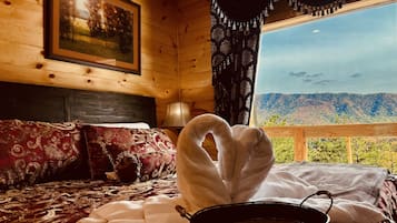 5 bedrooms, iron/ironing board, free WiFi, bed sheets