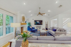 TV, lettore DVD, libri