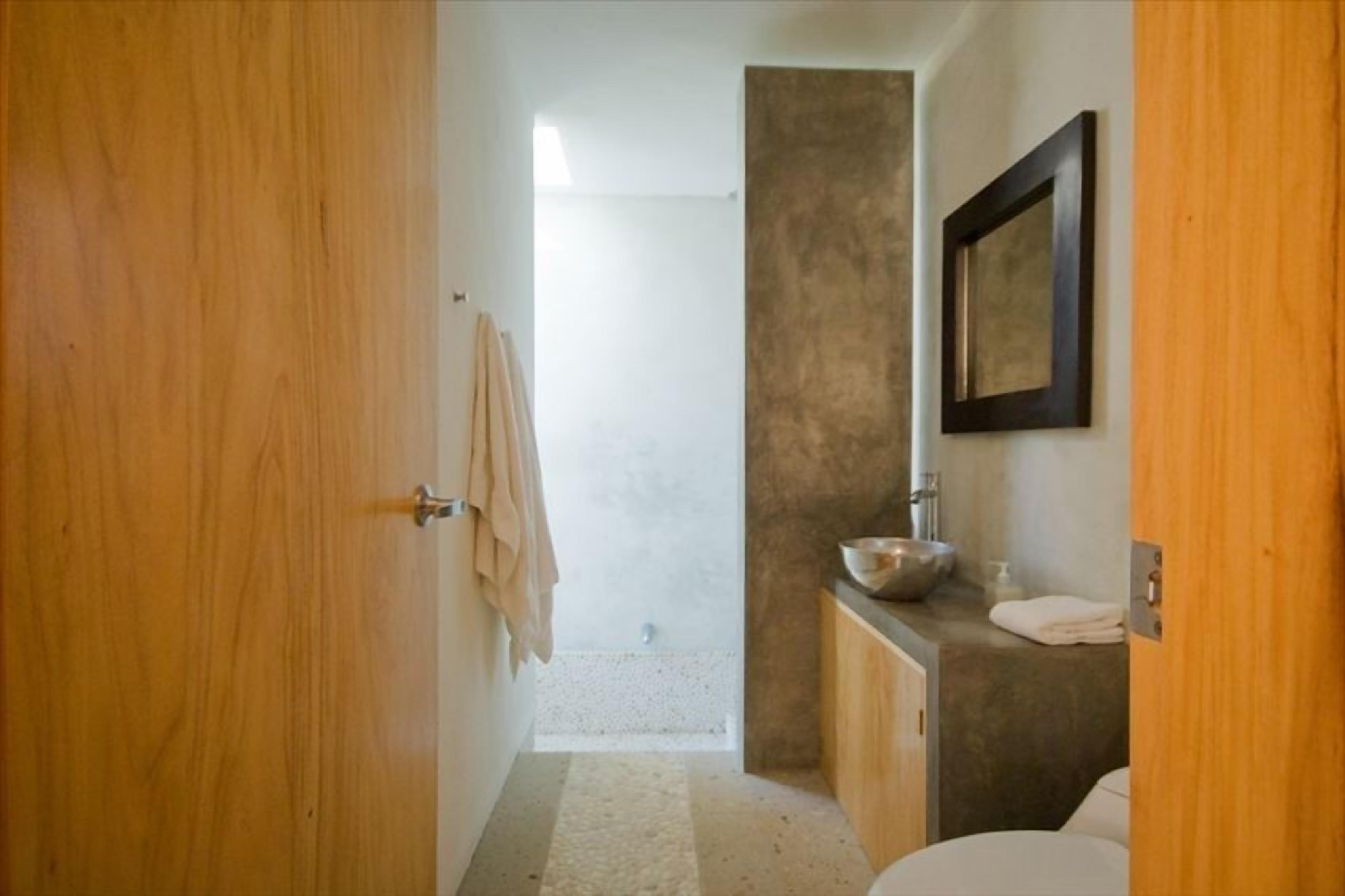 Sunny 2-Story Loft with Ocean Views & Infinity Pool!