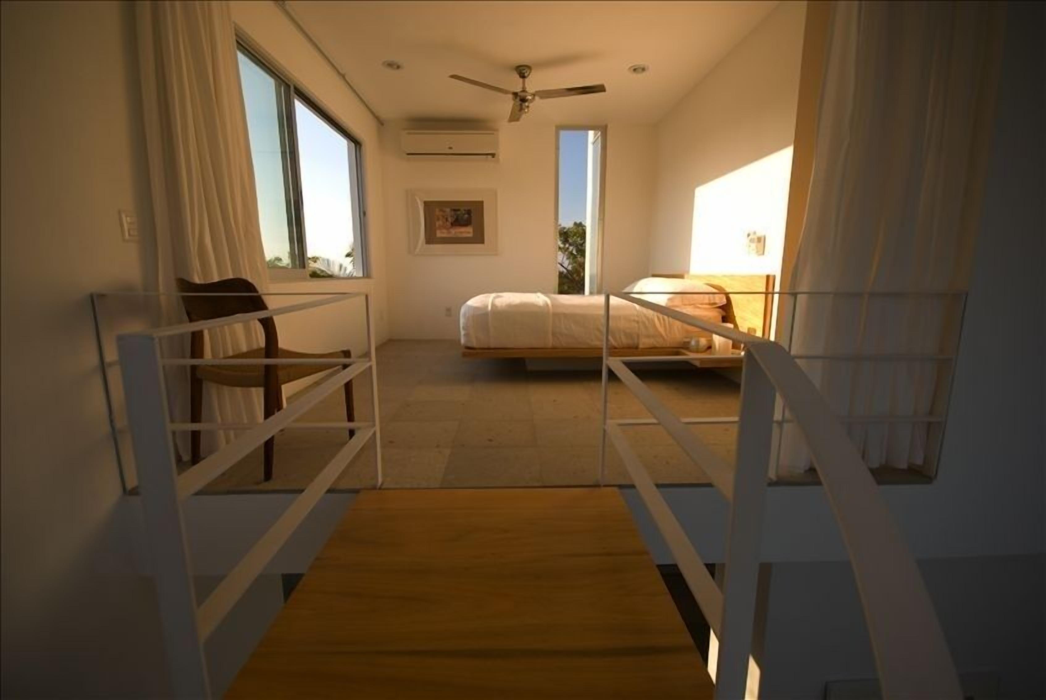 Sunny 2-Story Loft with Ocean Views & Infinity Pool!