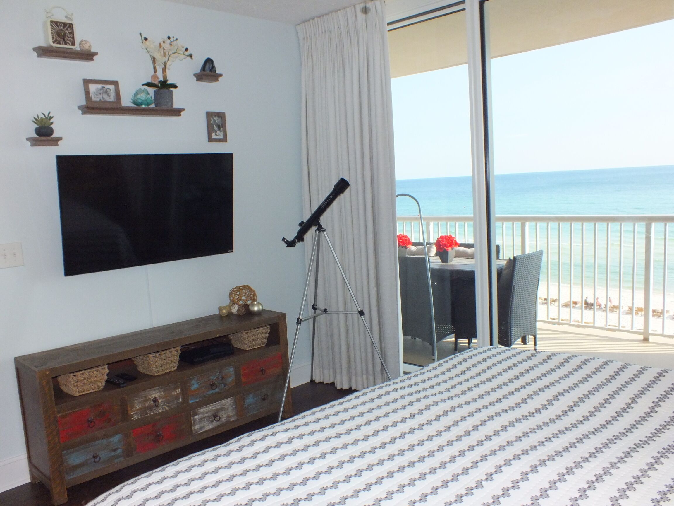 Beachfront, 4th floor @Majestic- 3br/2bath/2 King beds + a triple bunk - New TVs