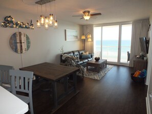 Smart-TV, DVD-Player, Videothek, Stereoanlage