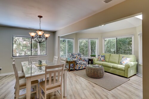 Cozy dog-friendly home with free WiFi & private pool for a relaxing stay